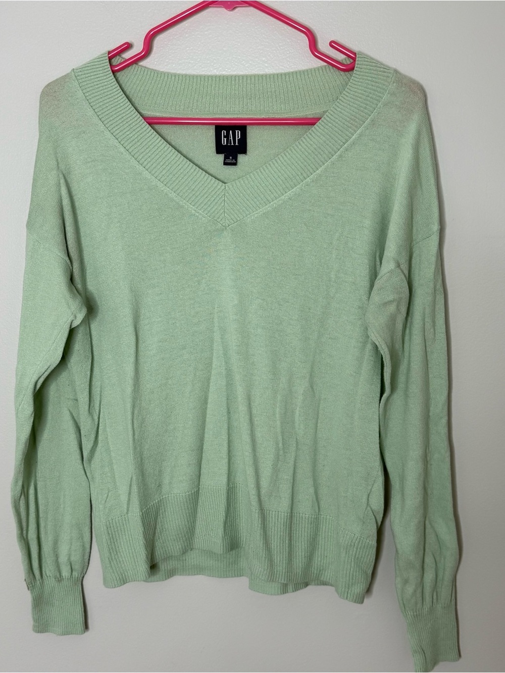 GAP Women's V-Neck Mint Green Sweater Size Small